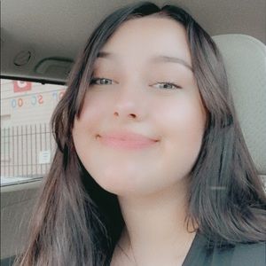 Meet your Posher, Hollyanne